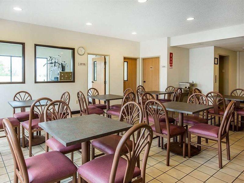 Econo Lodge Inn & Suites Peoria Illinois ภายนอก รูปภาพ