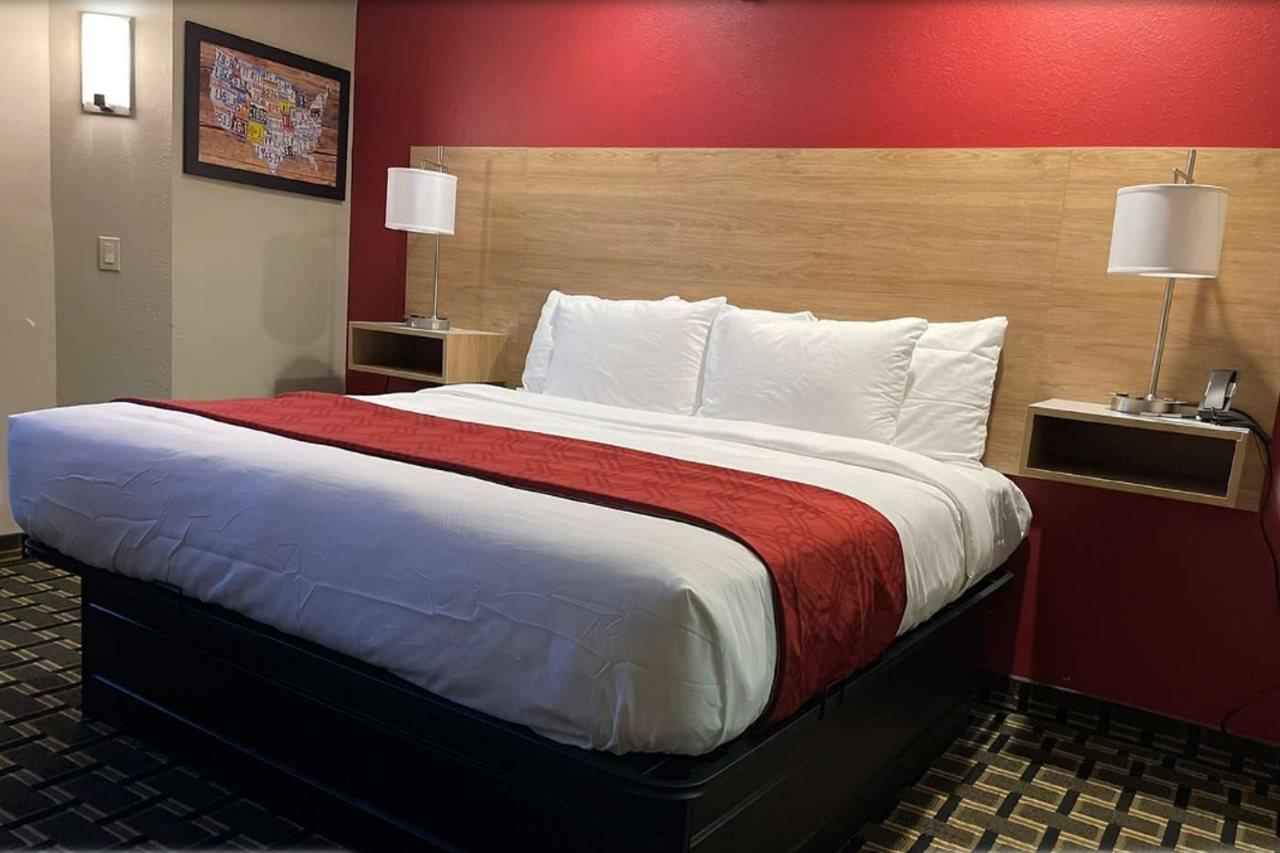 Econo Lodge Inn & Suites Peoria Illinois ภายนอก รูปภาพ