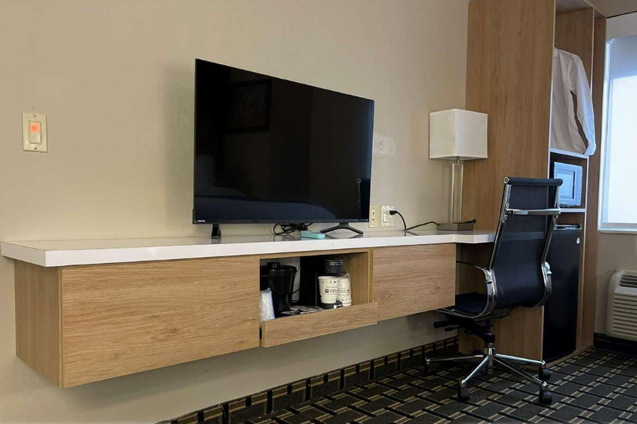 Econo Lodge Inn & Suites Peoria Illinois ภายนอก รูปภาพ