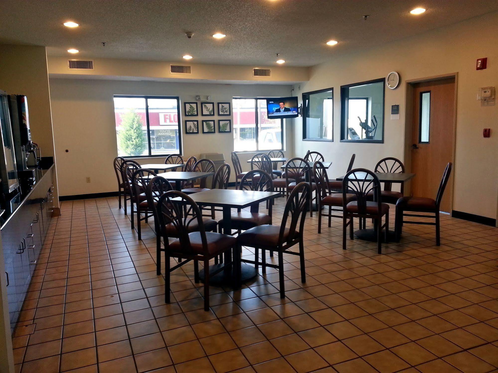 Econo Lodge Inn & Suites Peoria Illinois ภายนอก รูปภาพ