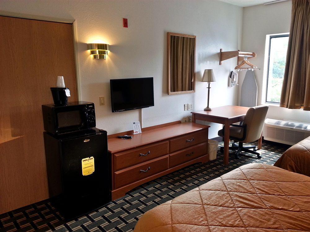 Econo Lodge Inn & Suites Peoria Illinois ภายนอก รูปภาพ
